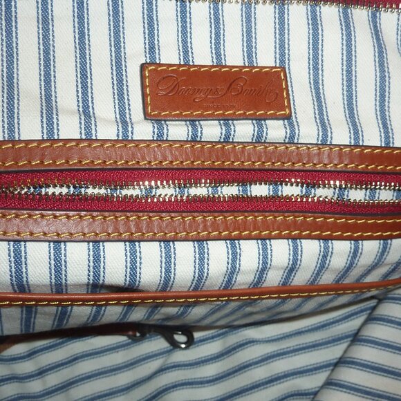 Excellent/MINT Condition Dooney & Bourke Large Tote, Shoulder Purse - Picture 10 of 13